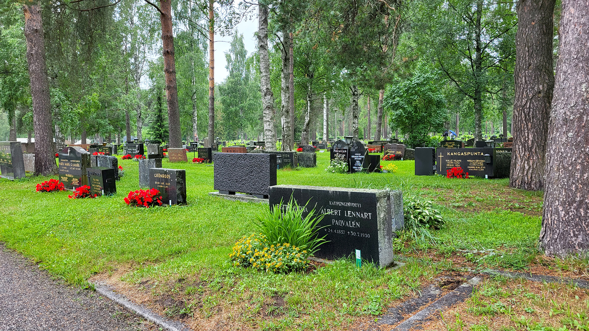 Hautausmaa kesäaikaan.