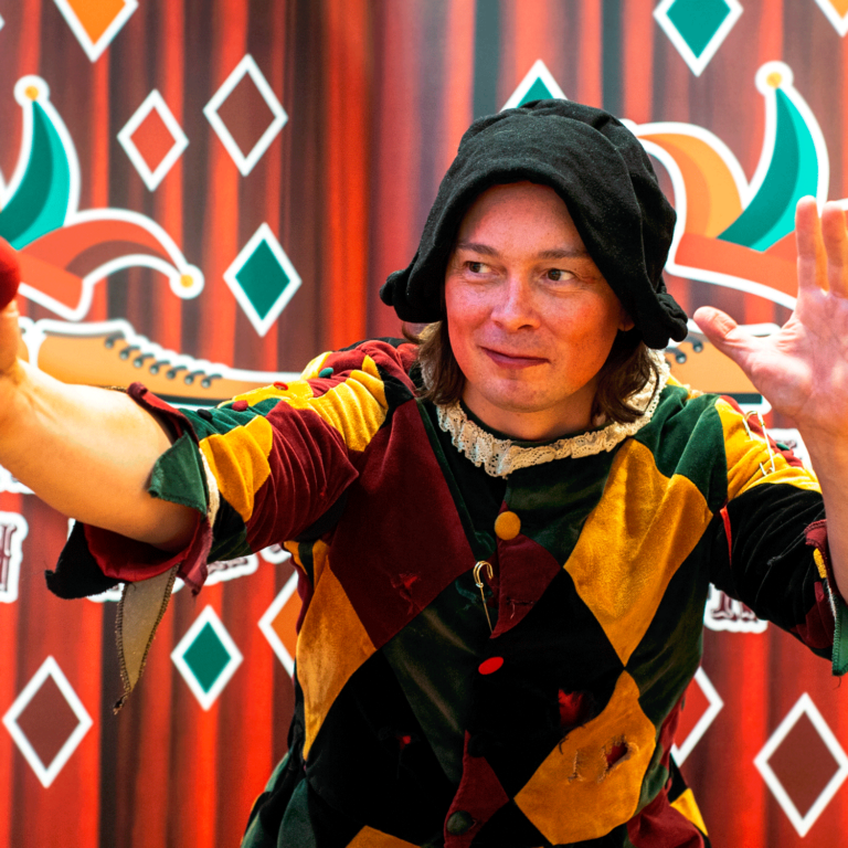 Taikuri Puijon Torvi esiintyy Kato Mua tapahtumassa